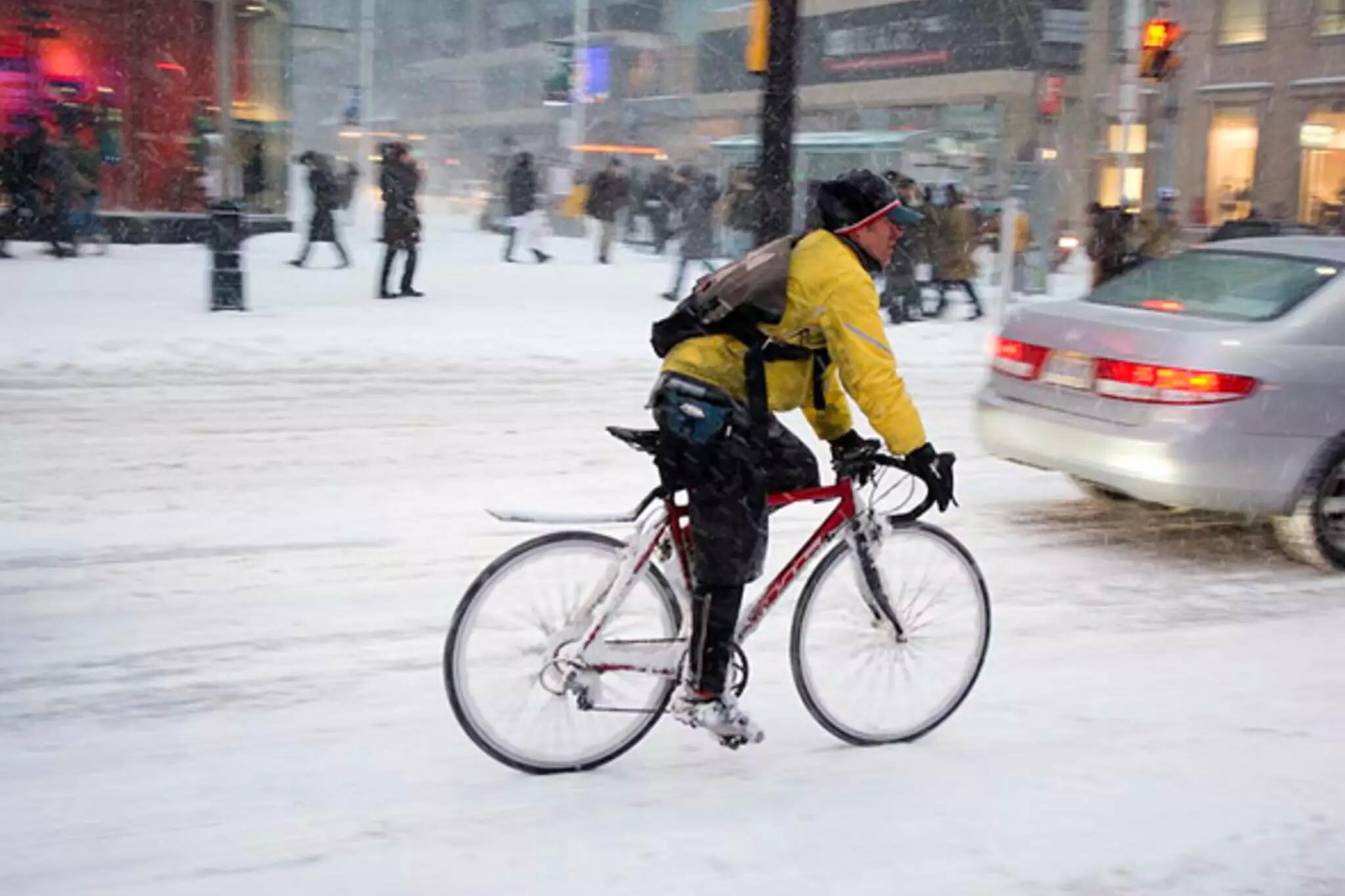 دوچرخه سواری در هوای برفی - آیبایک
