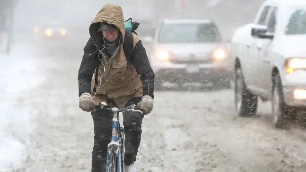 دوچرخه سواری در زمستان و هوای سرد _ آیبایک