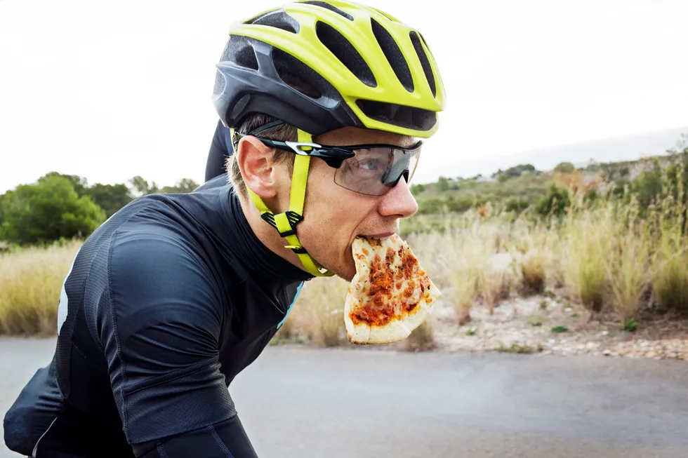 پیتزا خوردن بر روی دوچرخه - آیبایک