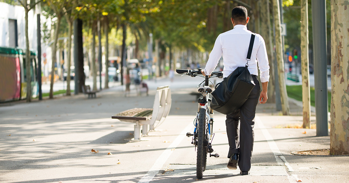 دوچرخه سواری یک فرد تا محل کار - آیبایک