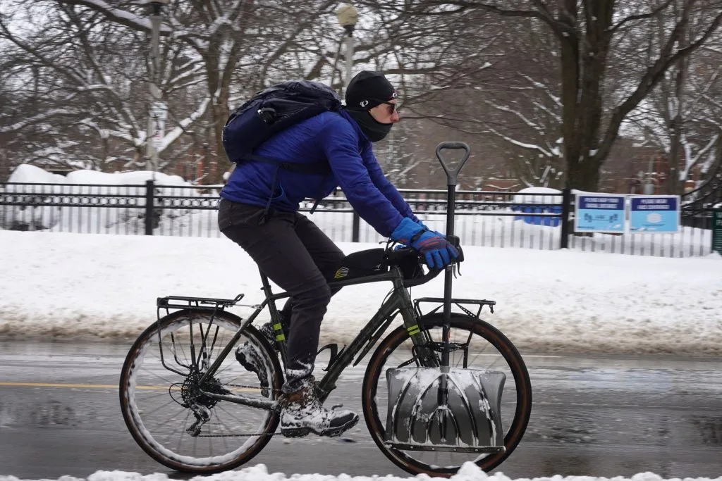 دوچرخه سواری کردن در برف شدید - آیبایک