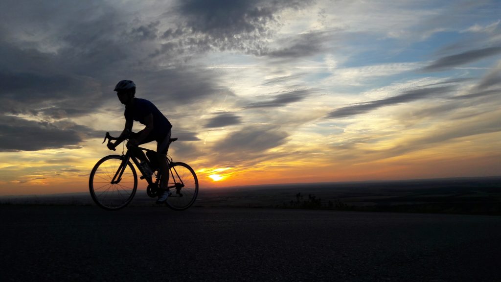 دوچرخه سواری در عصر یا شب - آیبایک